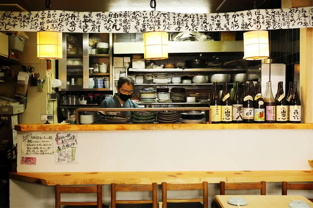 1階店内のカウンター席の画像